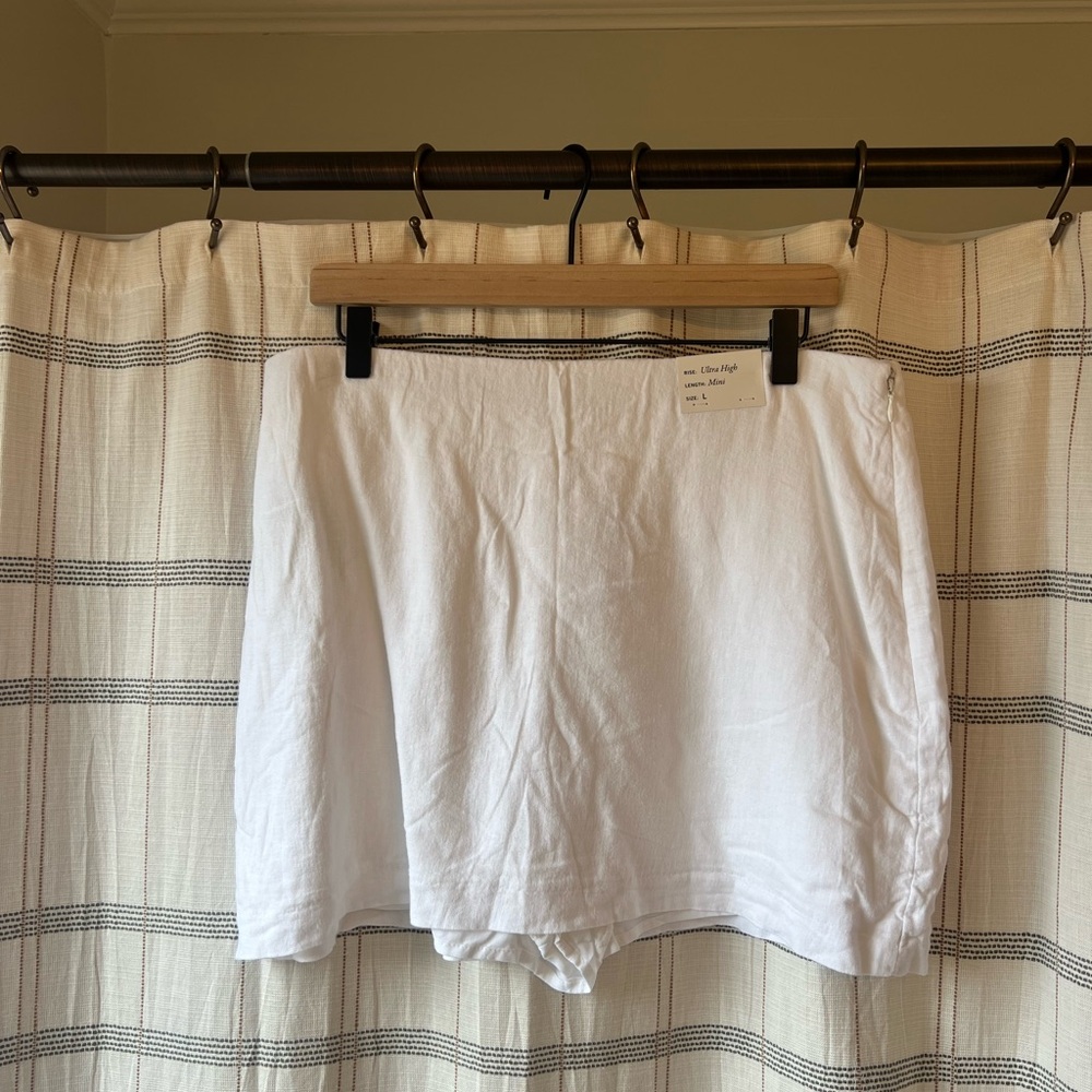 Abercrombie & Fitch White Mini Skort